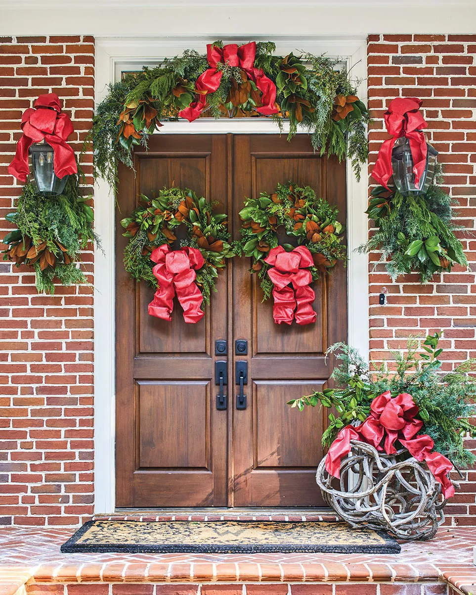 Christmas Door Decor - Flower Magazine