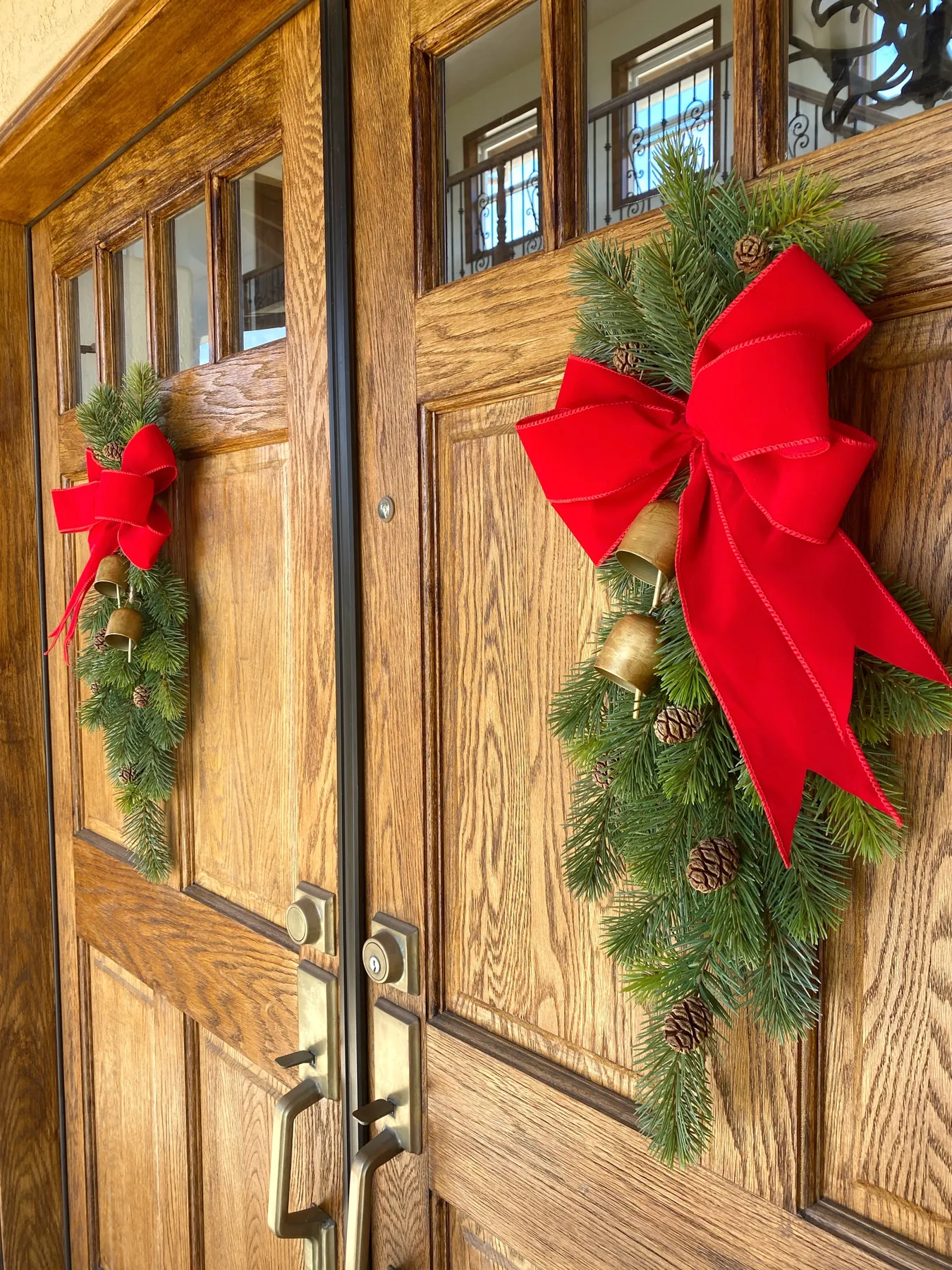 Christmas Door Swag Classic - Real Touch Pine with 2 Brass Bells, Sequ –  Ursina's Deco Shop