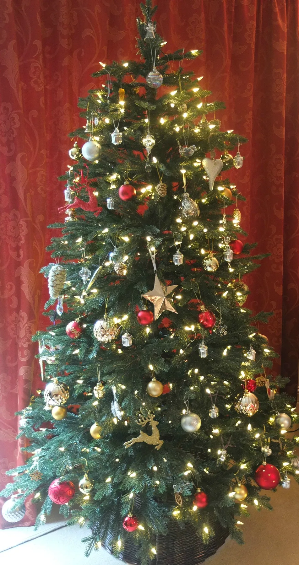 Christmas Garland Balsam Hill Norway Spruce The Best Balsam Hill Christmas Trees For Holiday Decor