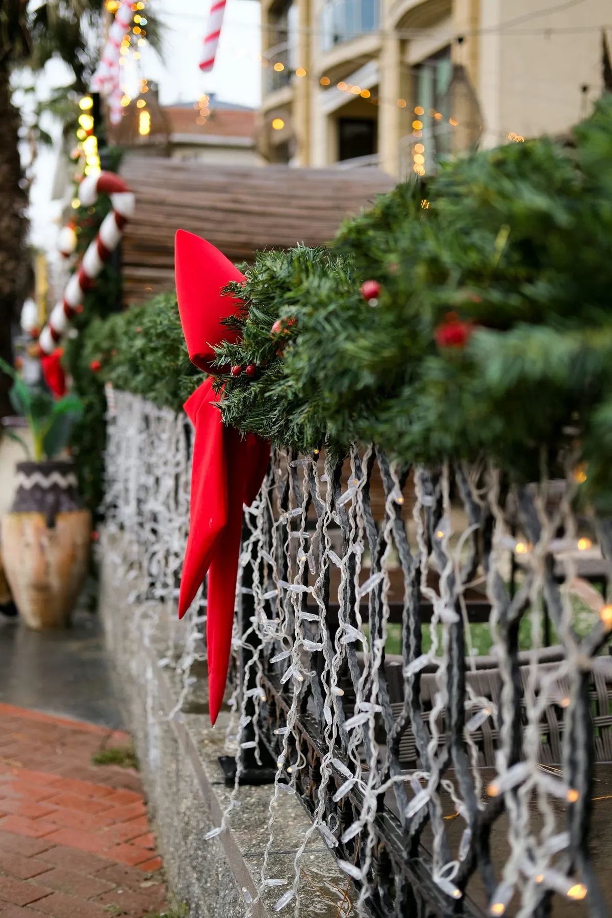Christmas garland with red bow and lights - Free Photo on Unsplash