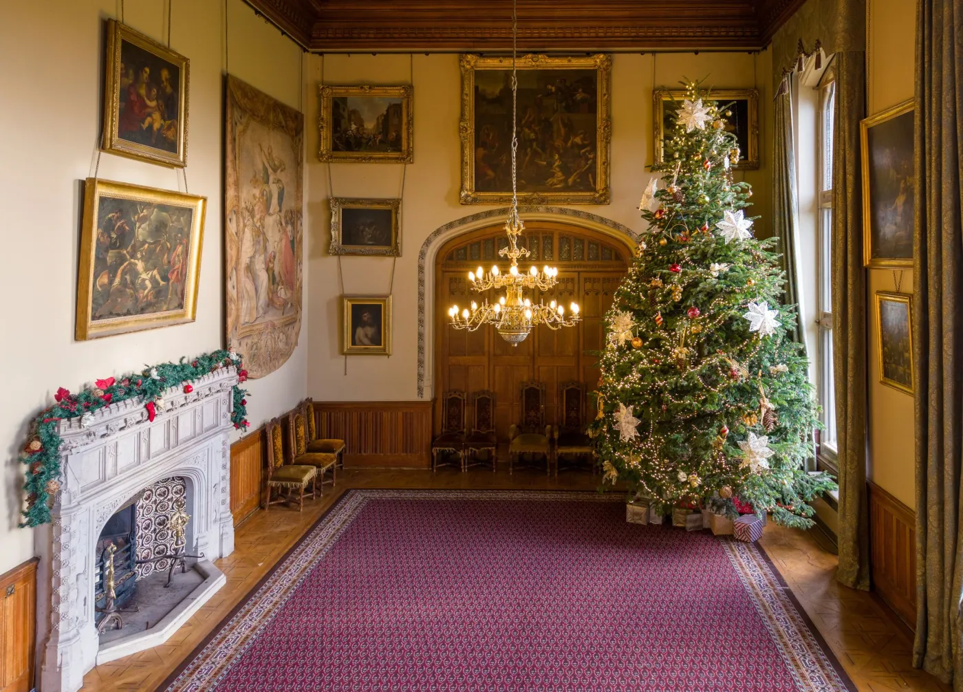 Christmas House, Vineyard & Cream Tea Tour — Carlton Towers
