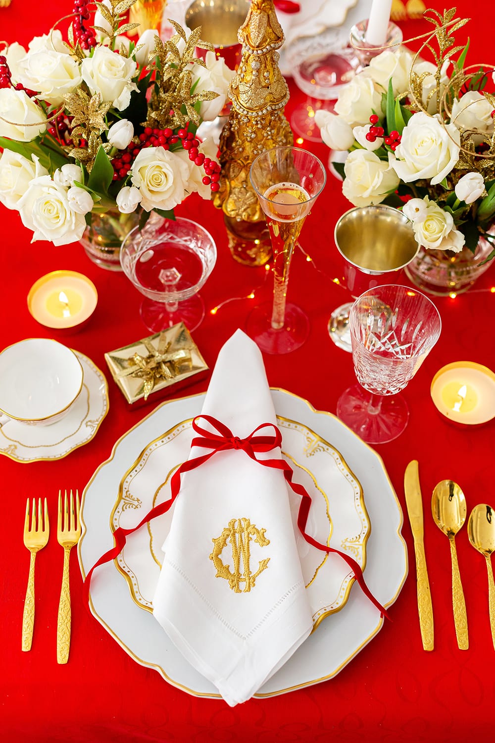 Christmas in the Dining Room | My Holiday Tablescape - Pizzazzerie