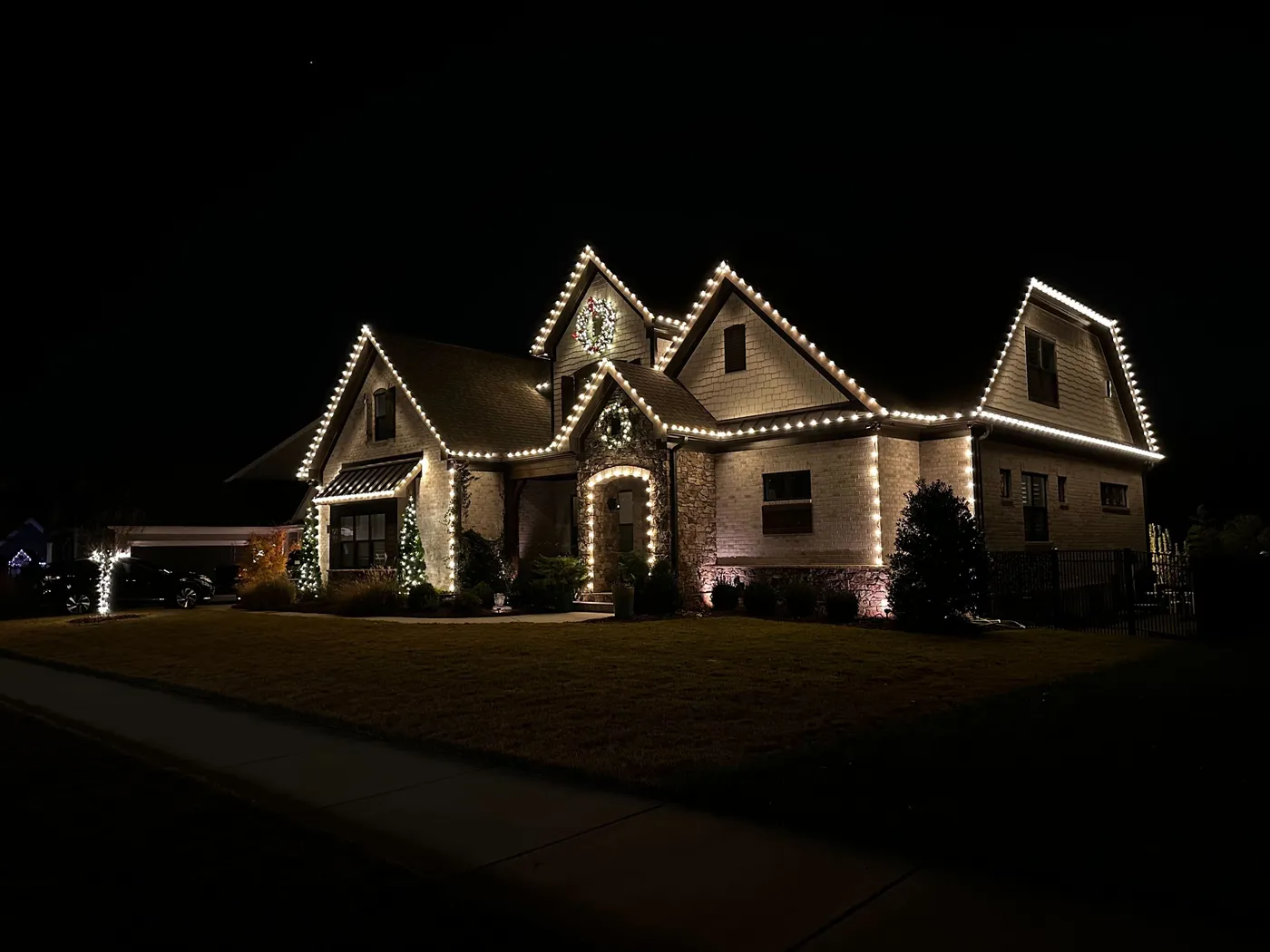 Christmas Light Installation in Huntersville, NC – Elegant Wreaths, Roofline  Lights & Tree Wraps