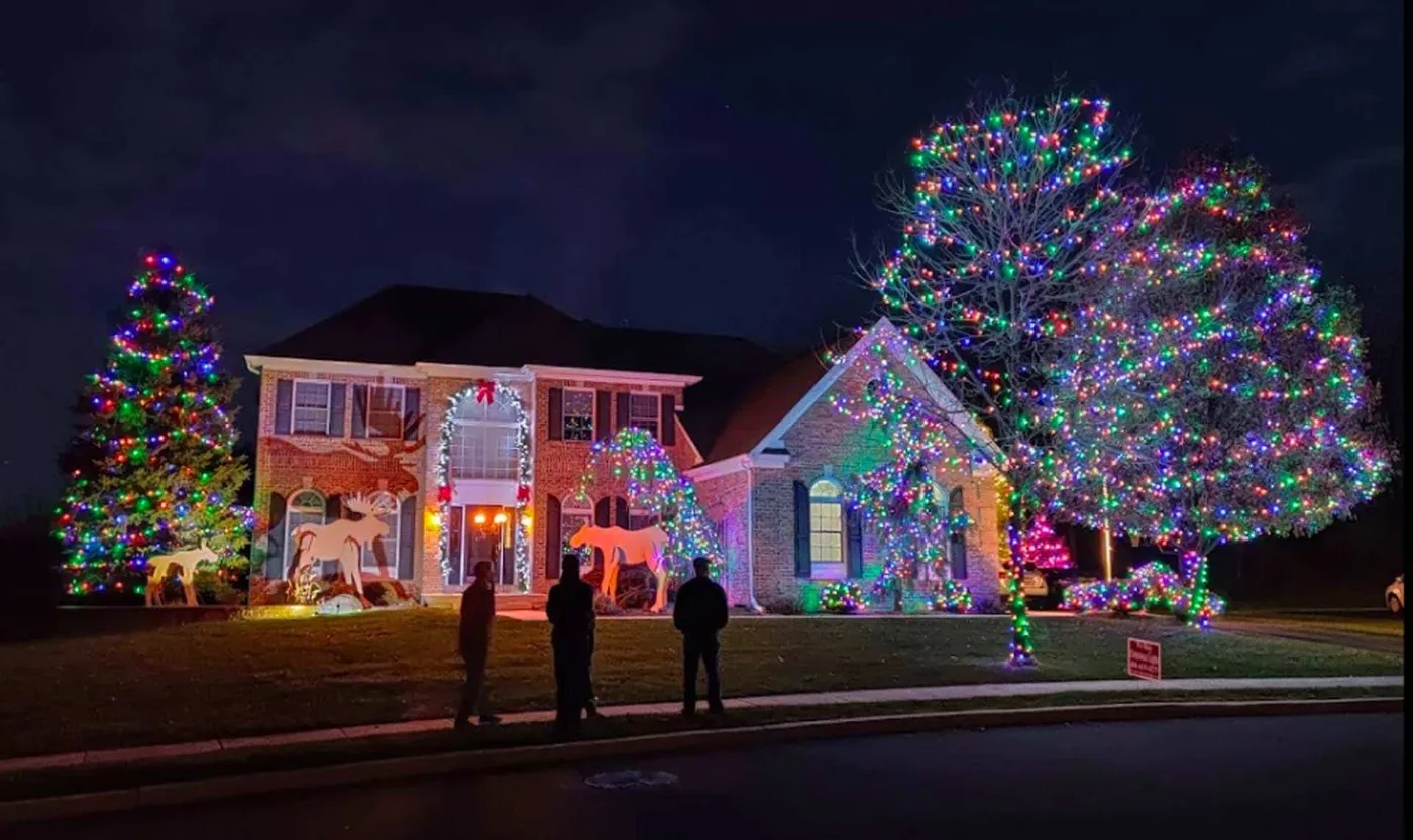 Christmas Lights Installation - Revive Holiday Lighting