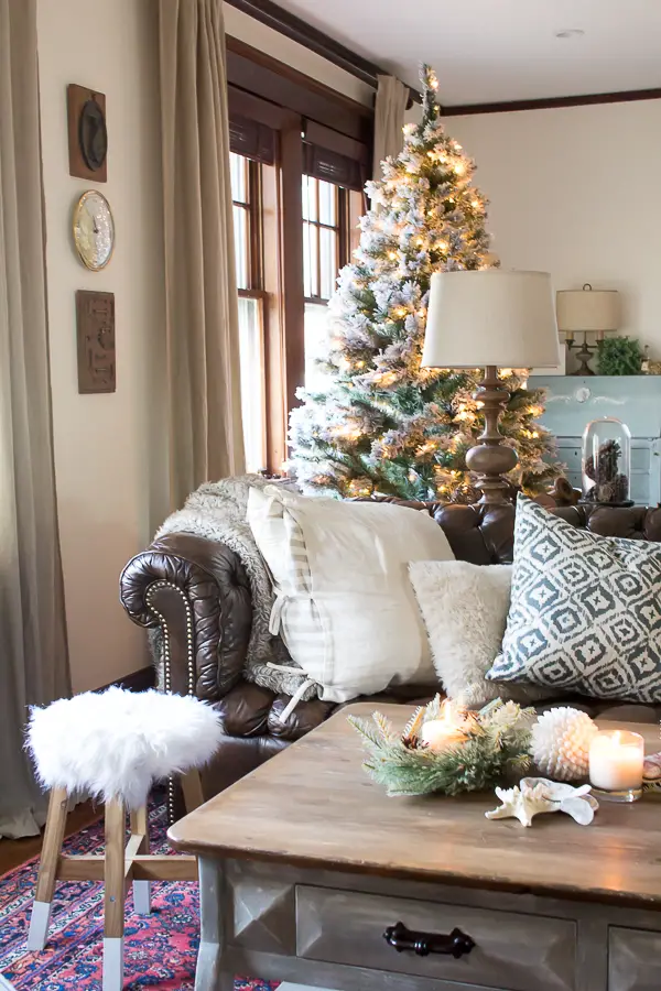 Christmas Living Room (2016) - Finding Silver Pennies