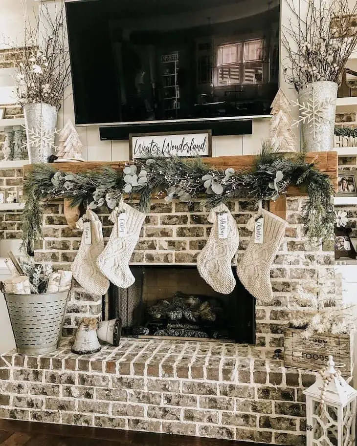 Christmas Mantel Decor Ideas - Farmhousehub