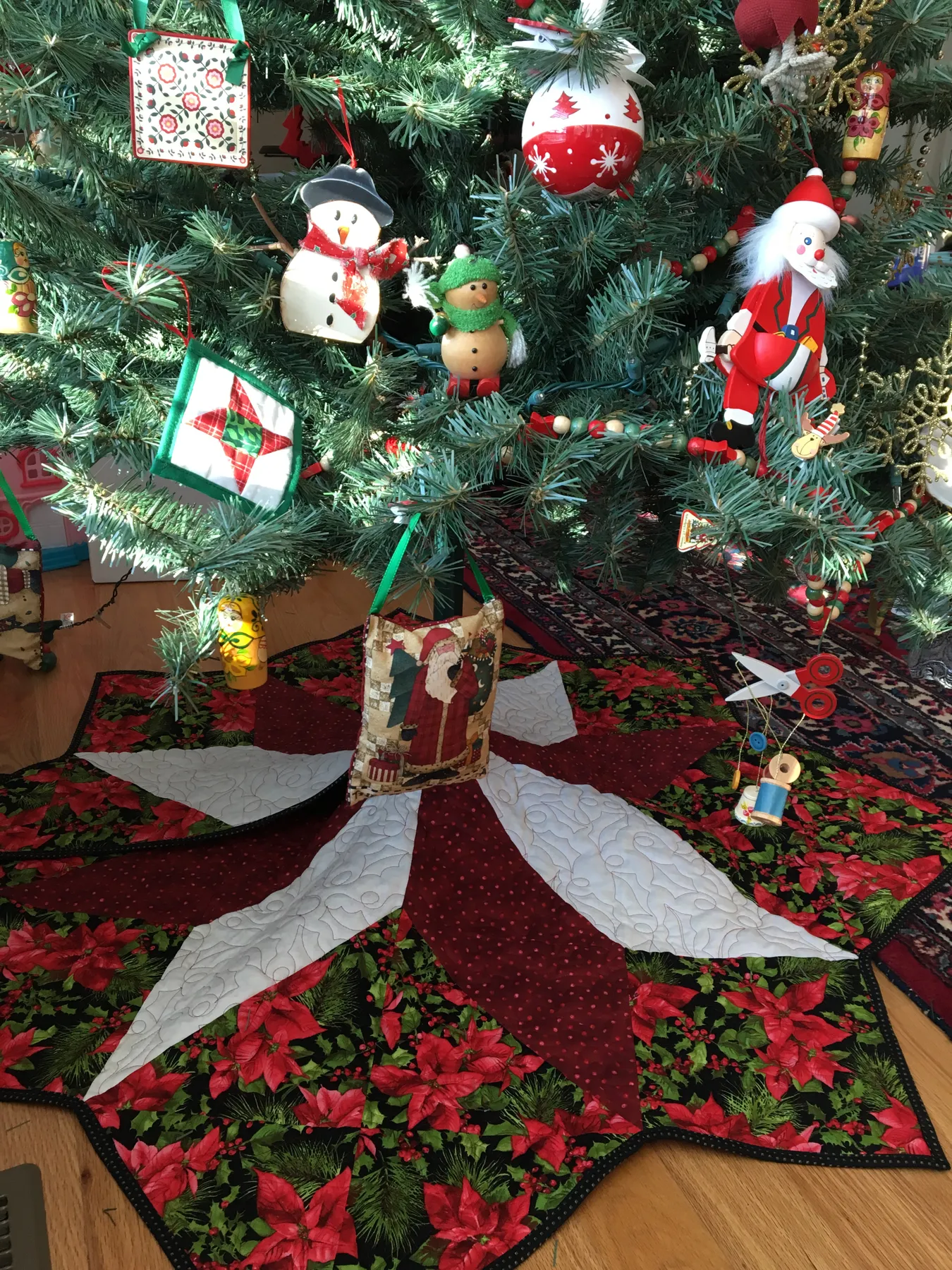 Christmas Star Tree Skirt | abyquilts