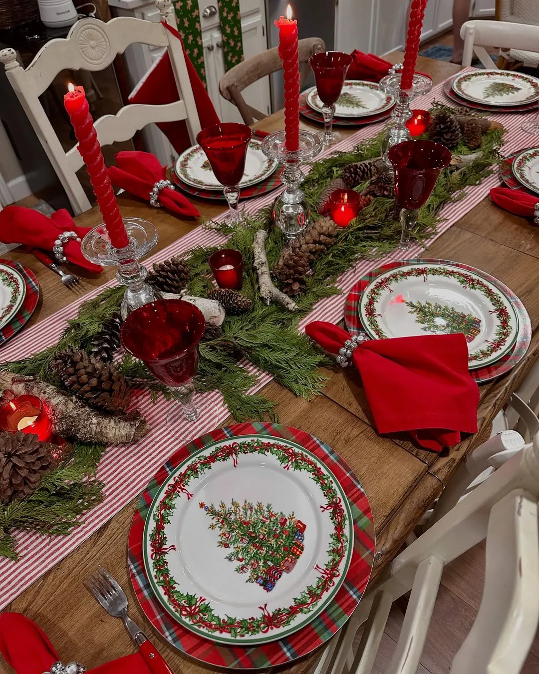 Christmas Table Red Glass Table Runners 31 Christmas Dining Table Decor  Ideas So Gorgeous Guests Won't Care About The Food