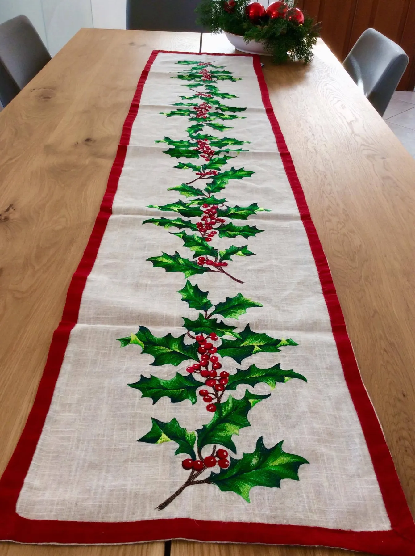 Christmas table runner embroidered with poinsettia design – Beauty &  Tradition