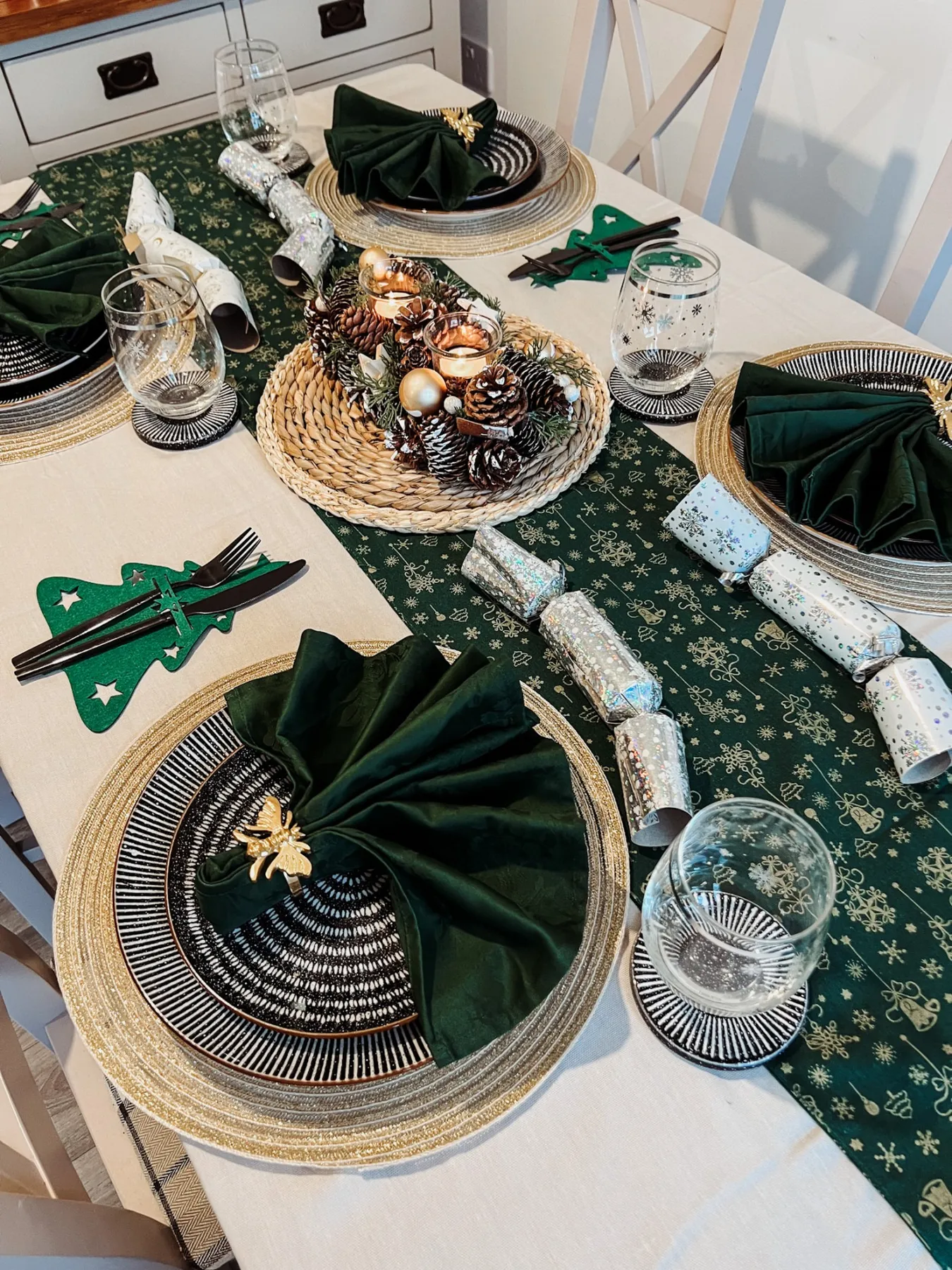 Christmas Table Setting Ideas: How I Style Mine (Plus 5 Looks To Steal)