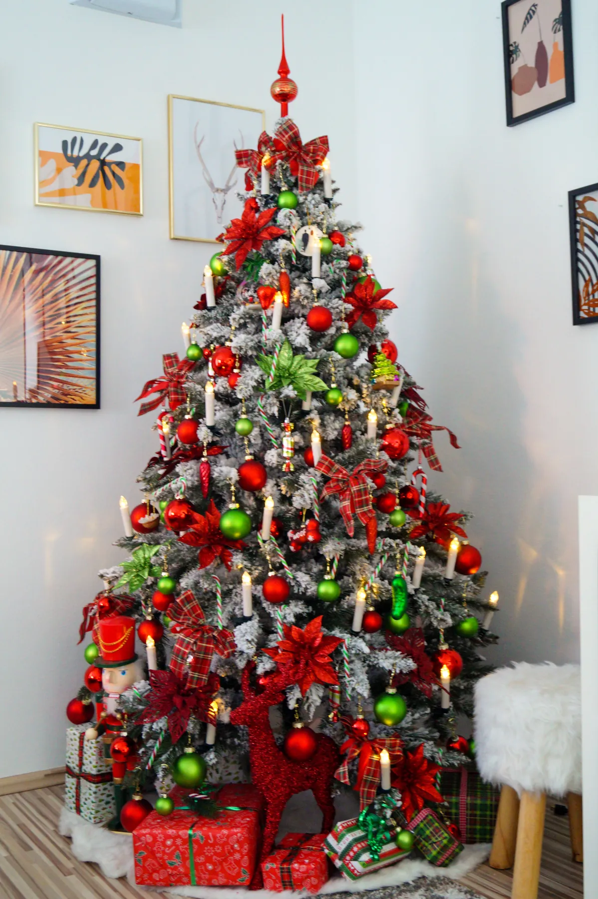 Christmas Tree Decor 21 - Color Theme Red and Green... - Fashion and Lifestyle by Madame Schischi
