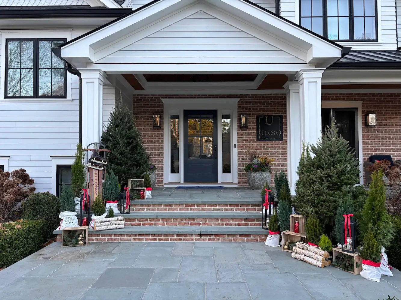 CHRISTMAS TREE PORCH DISPLAYS | Nassau & Suffolk County