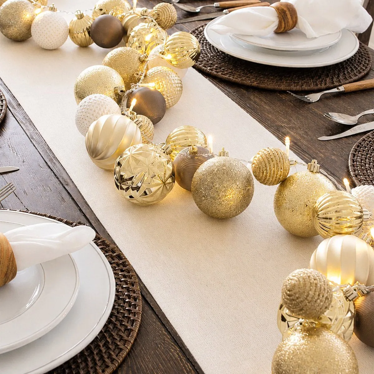 Christmas Wreaths, Garlands & Centerpieces