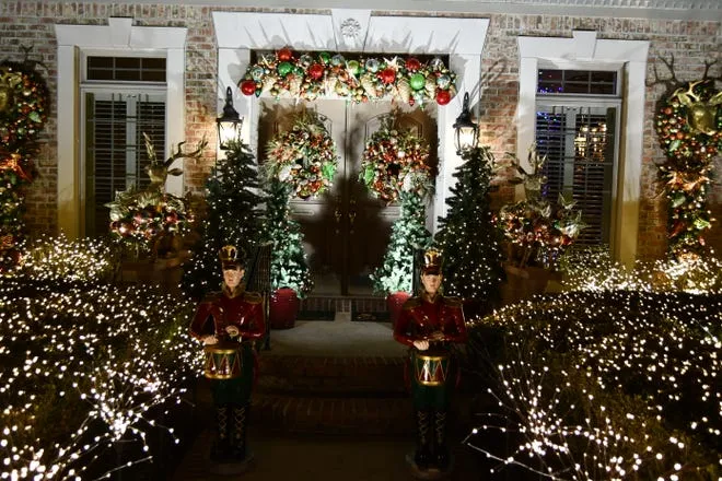 Chudzinski Christmas display shared with public for 20 years