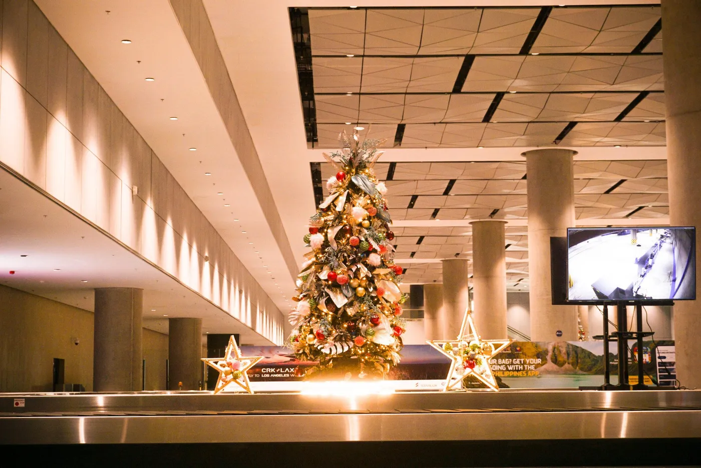 Clark Airport lights up Pampanga lanterns and walk-thru Christmas — Travel