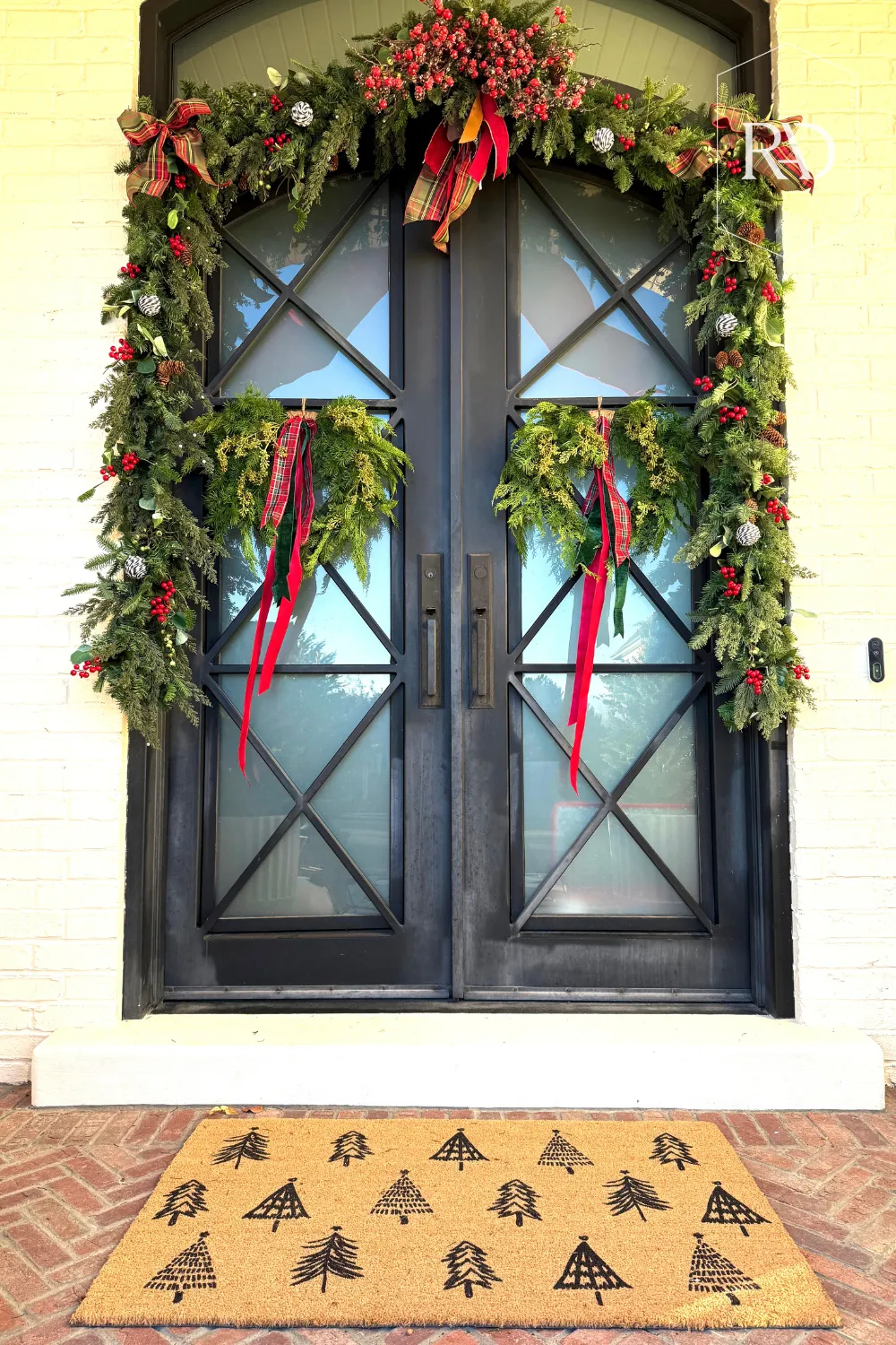 Classic Red and Green Christmas Porch Decor to Welcome the Holidays