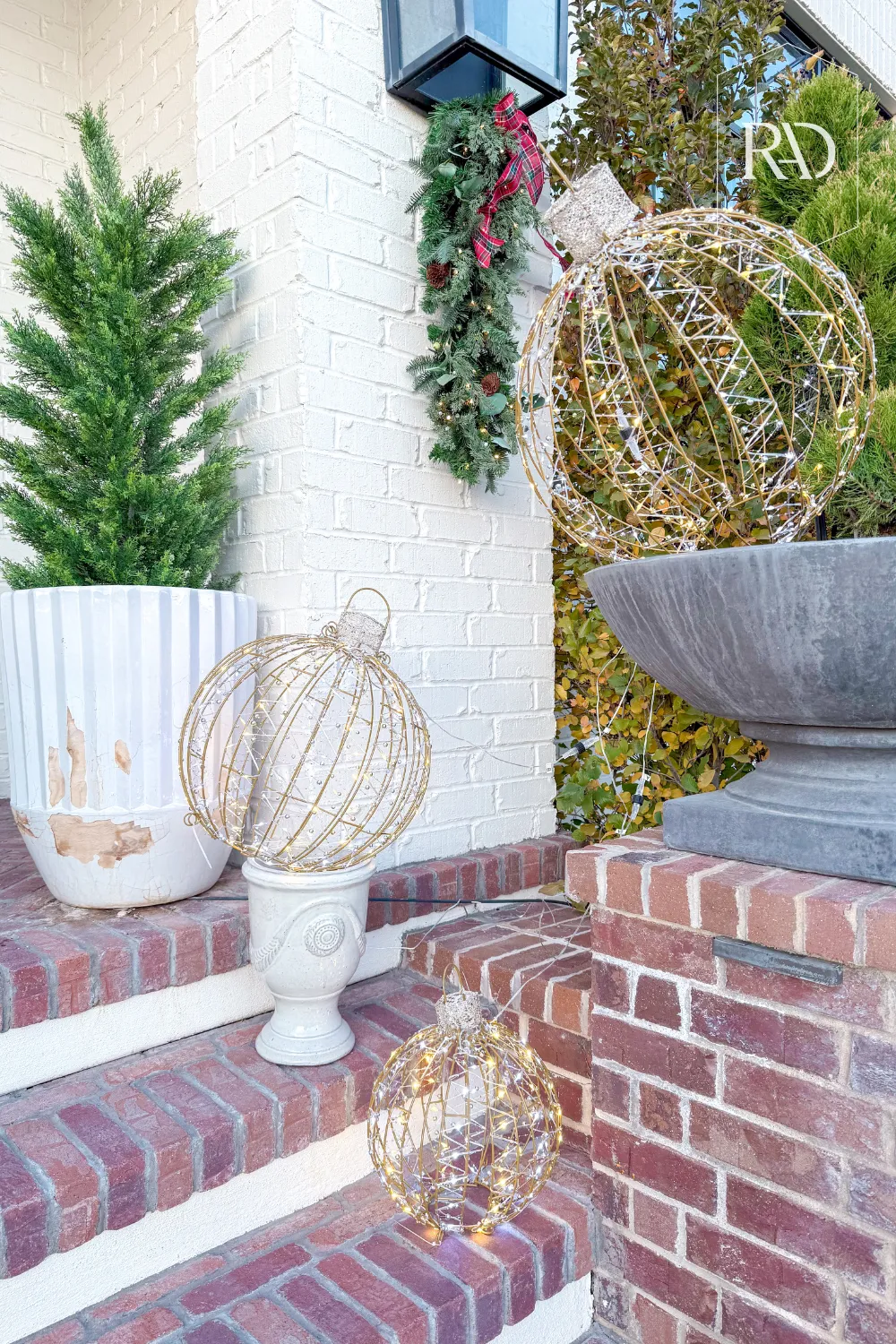 Classic Red and Green Christmas Porch Decor to Welcome the Holidays