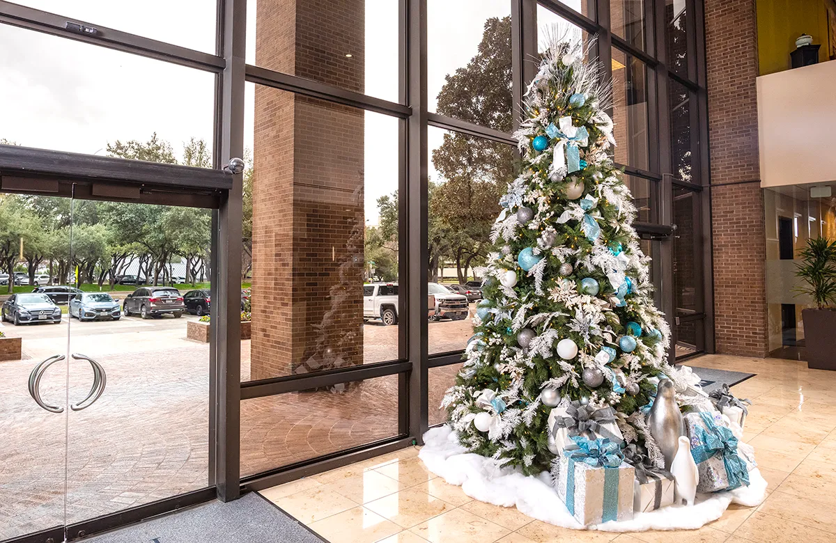 Crafting a Holiday Wonderland with Commercial Decor | Natura®