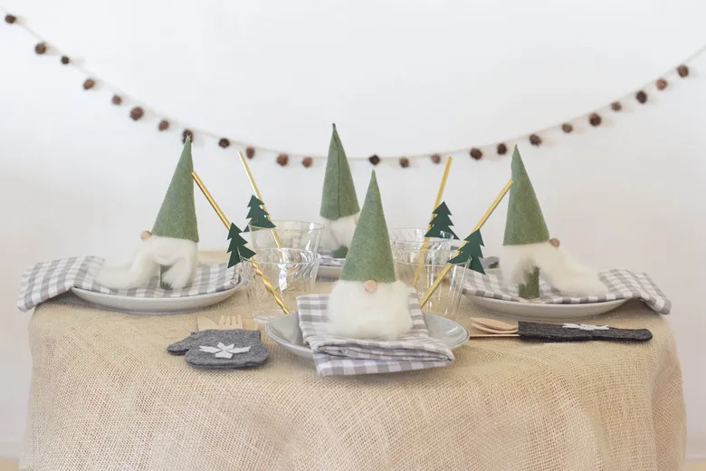 Create A Cute Christmas Table For Kids With These Sweet Ideas
