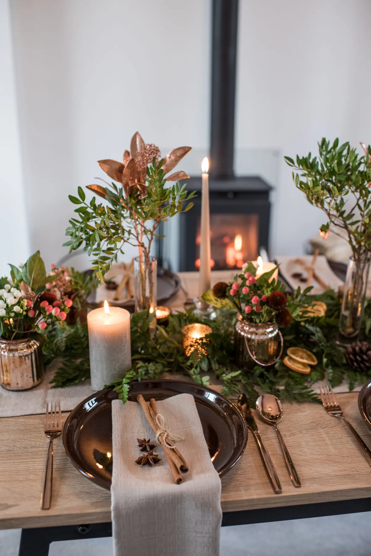 Create The Perfect Christmas Table Setting In Your Home