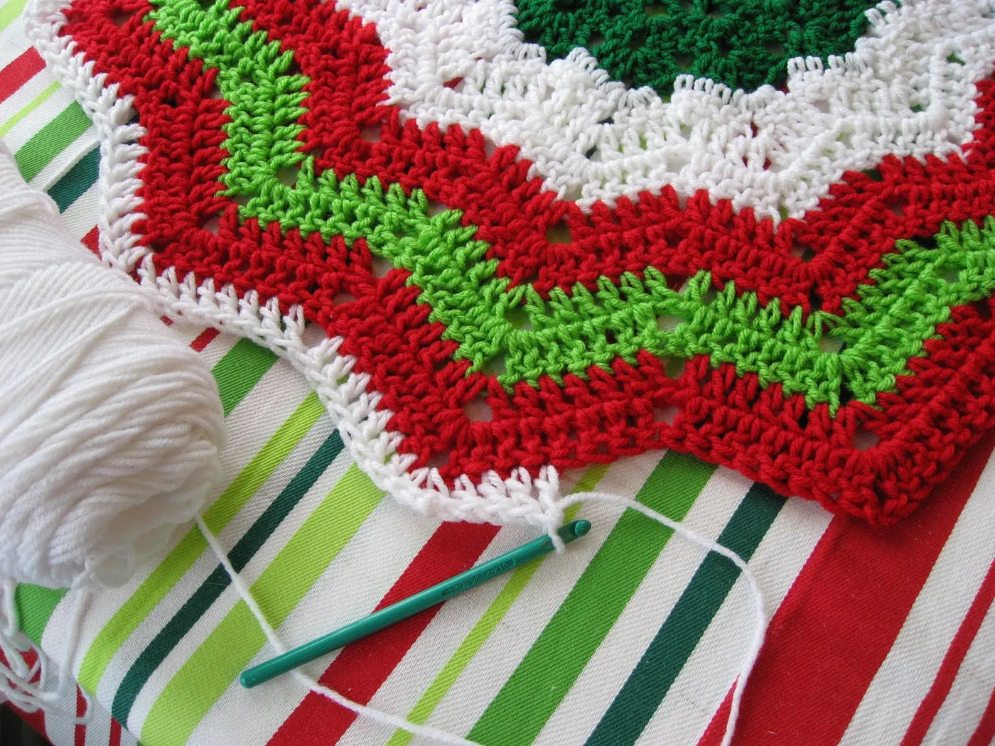Crochet Christmas Tree Skirt Pattern