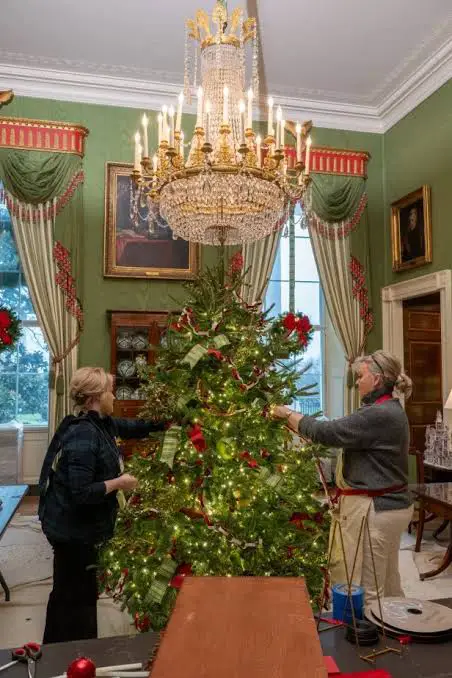 Dazzling Celebrity Christmas Trees | HGTV
