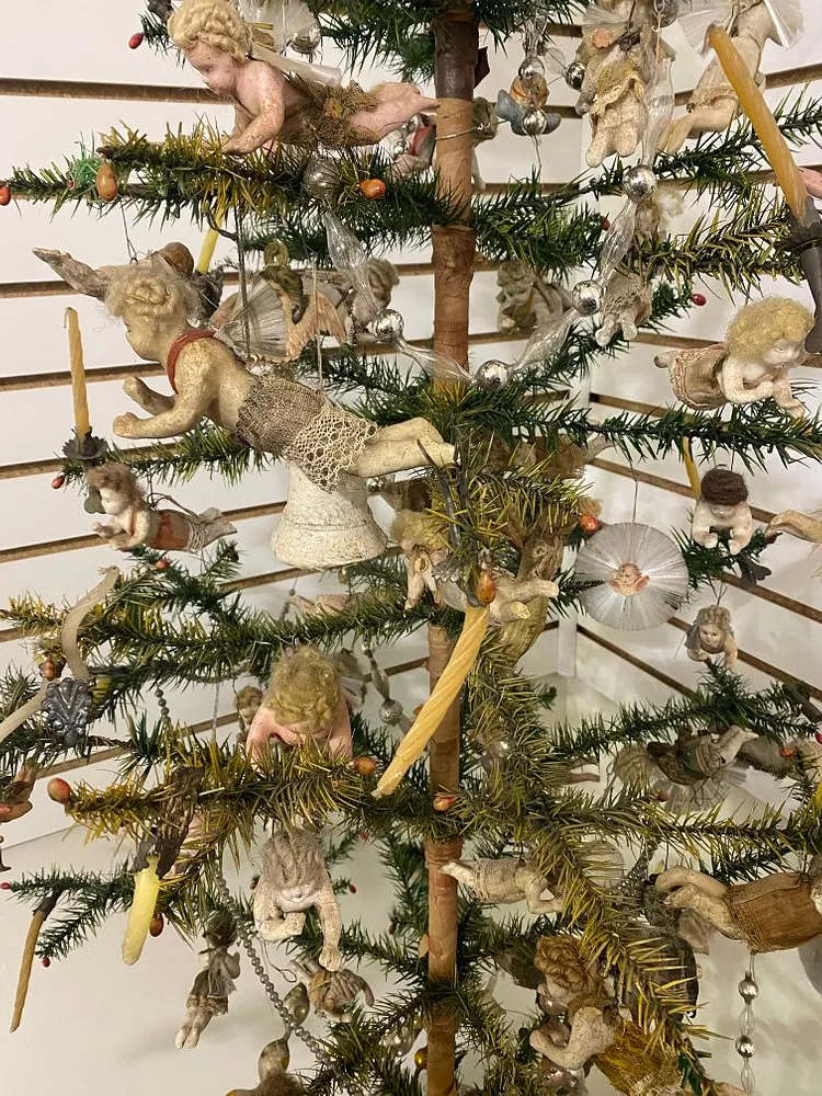 Decorated German feather tree sold at auction on 4th December | Pook & Pook