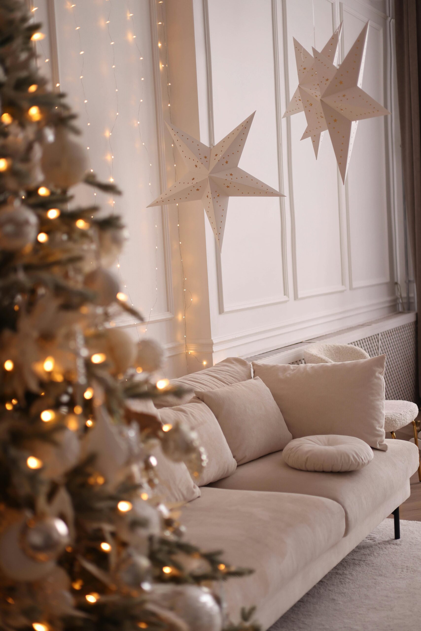 Decorating Your New Apartment for the First Christmas: Stylish,  Budget-Friendly Ideas. - ACMUS