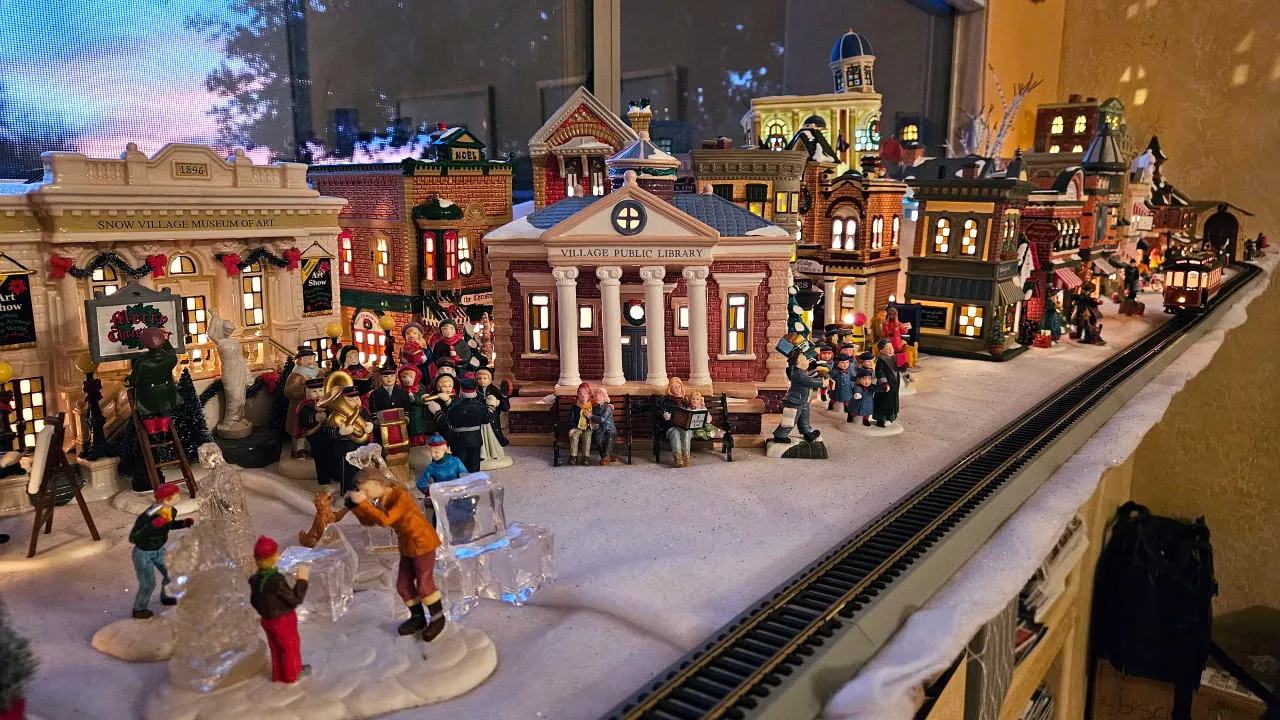 Dept 56 Snow Village Gallery II