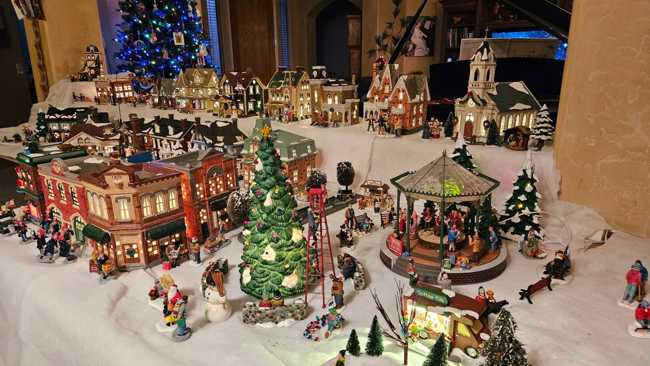 Dept 56 Snow Village Gallery II