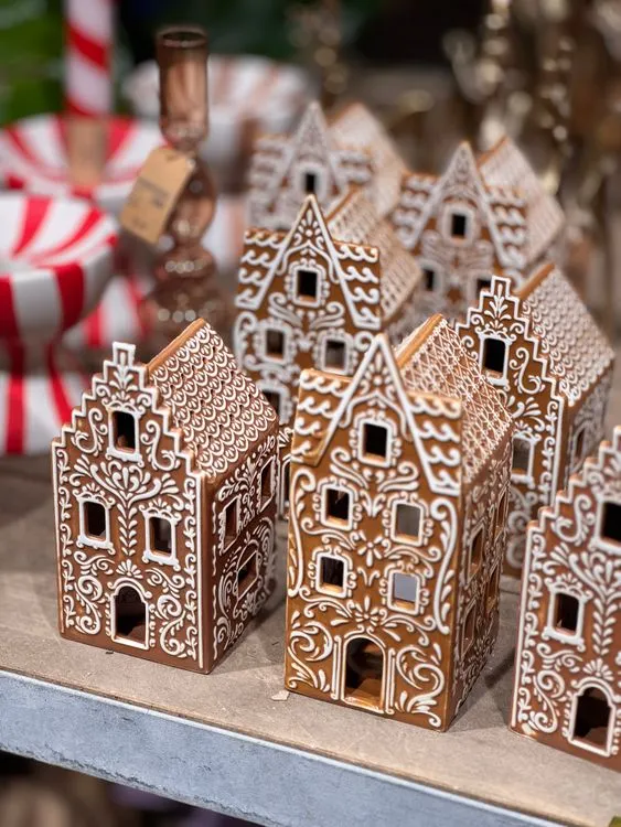 Detailed Gingerbread Houses Display at Holiday Market · Free Stock Photo