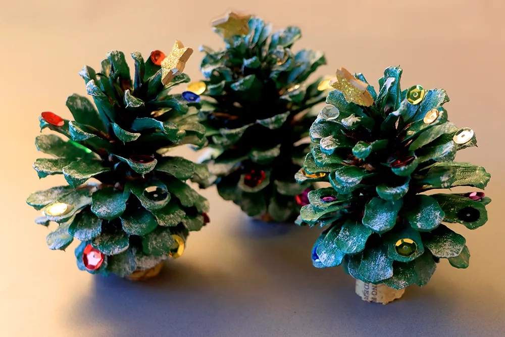 DIY holiday decoration: Pinecone Christmas trees - The NAU Review