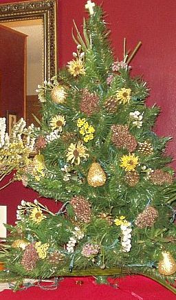 Dried Flower Decor and a Christmas Reflection | earthlytenthomestead