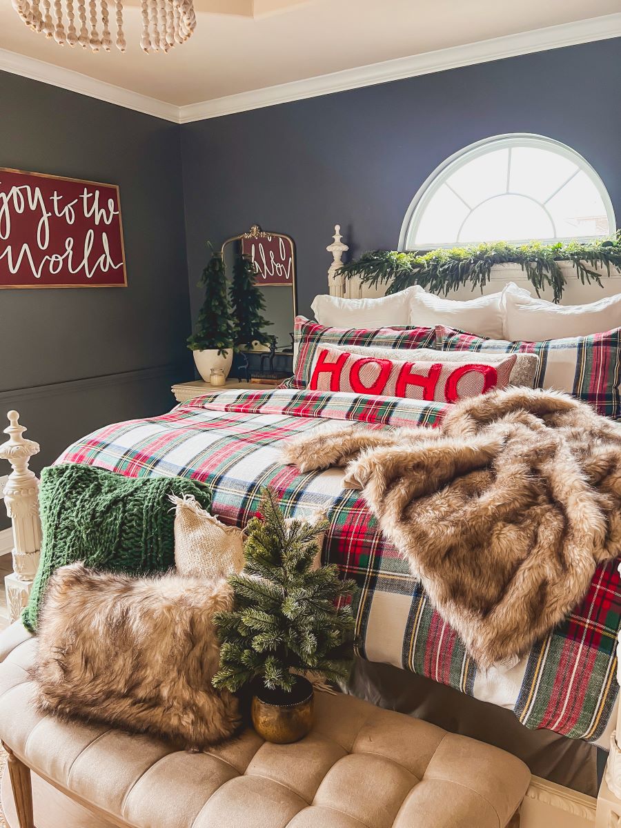 Easy and Inexpensive Ways to Decorate Bedrooms for the Holidays -