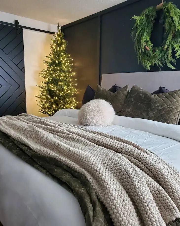 Easy Christmas Bedroom Decor Ideas for a Festive Feel - Farmhousehub