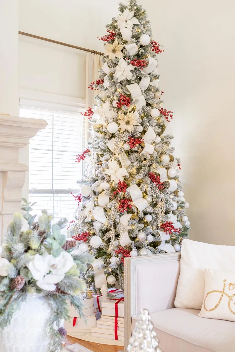 Elegant Christmas Tree Decorations Red Green And Gold Christmas Tree Tree Decorated In Red, Christmas Tree