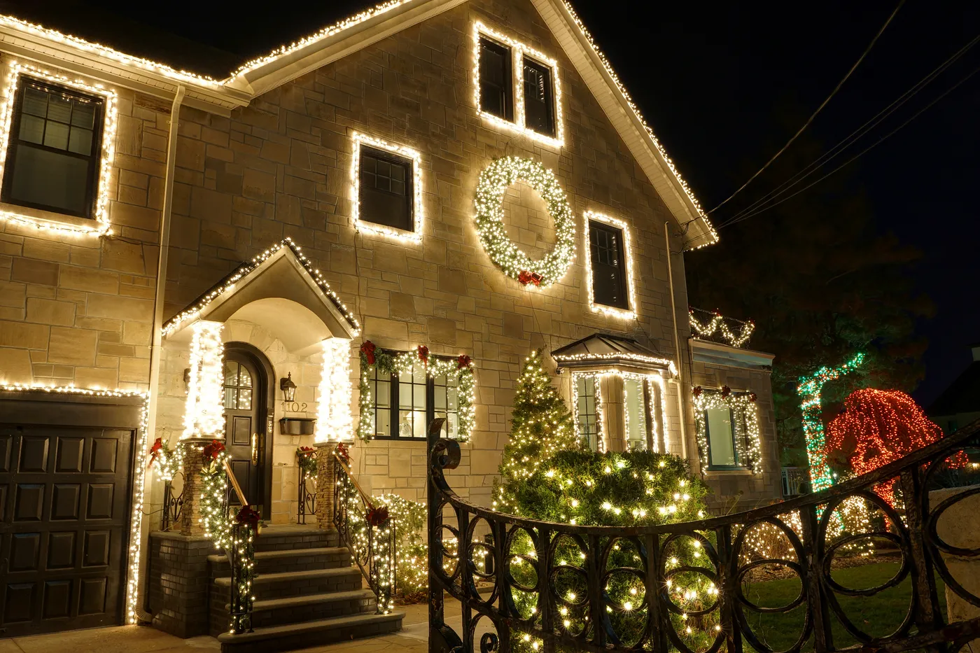 EXPRESS THE JOY OF THE SEASON WITH PROFESSIONAL HOLIDAY LIGHT INSTALLATION IN FARMINGTON, NM - Mighty Bins