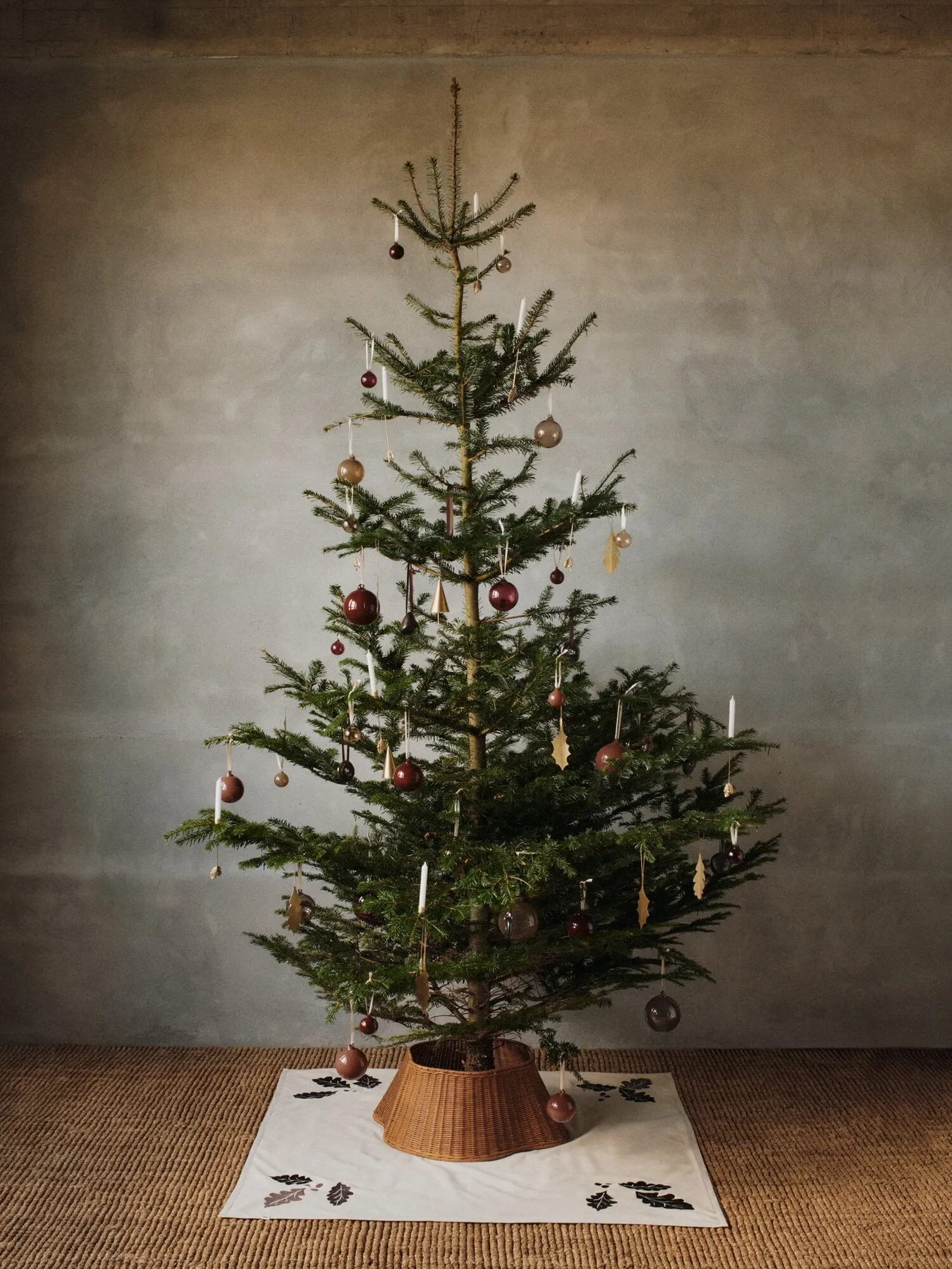 Ferm Living Oak Christmas tree blanket, square, natural | Finnish Design Shop