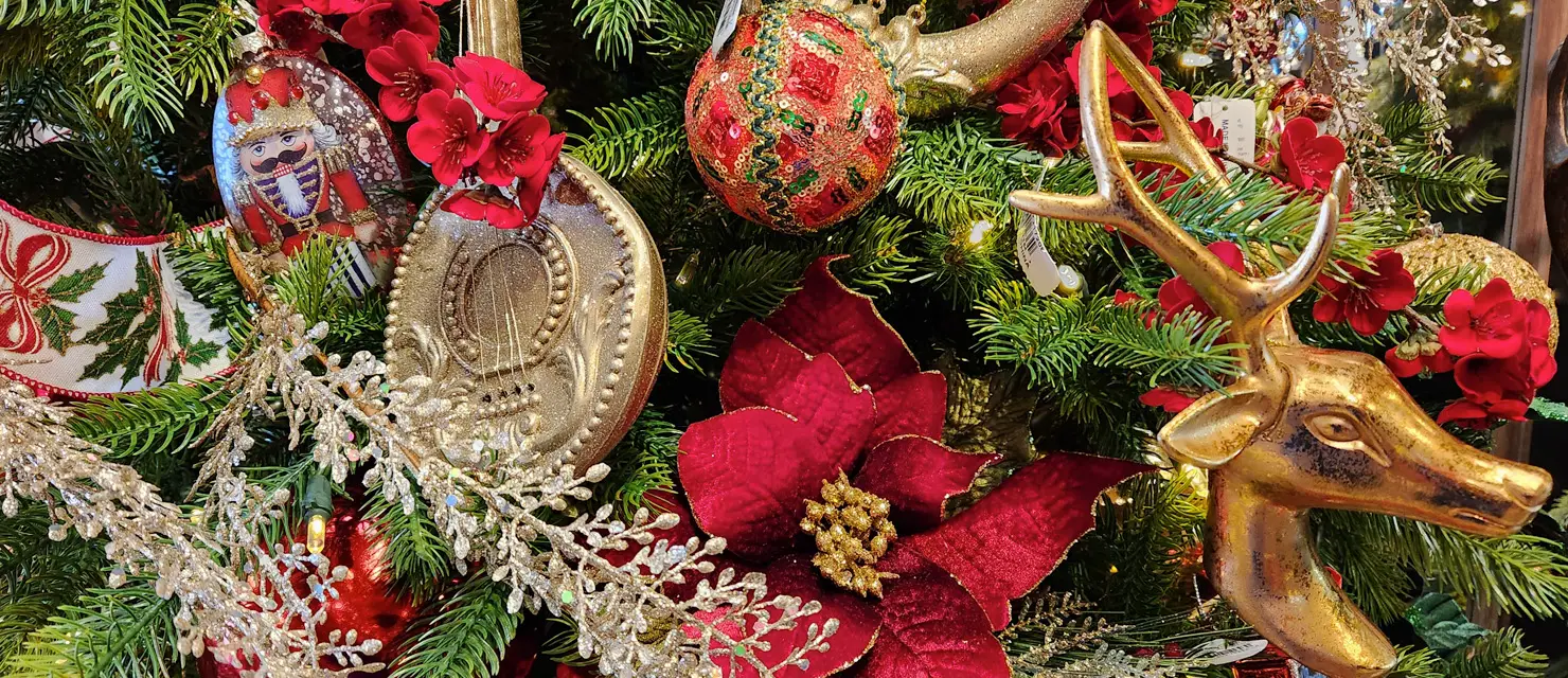 Fresh-Cut and Artificial Christmas Trees, Christmas Decorations and Holiday Supplies – Down to Earth Living - Garden Center, Plant Nursery, Outdoor and Patio Furniture, and Christmas Store