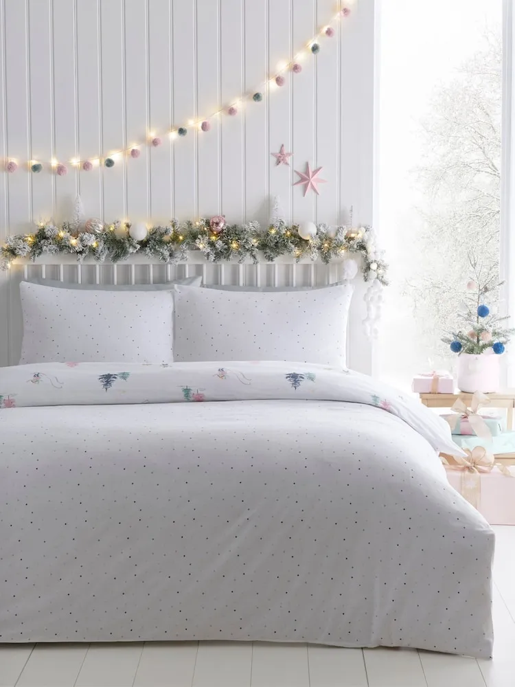 Fusion White Frosty Skier Easycare Christmas Duvet Cover Set SINGLE