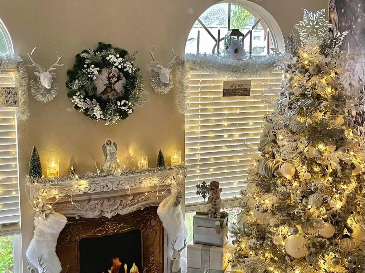 Gallery | Reds Holiday Decor