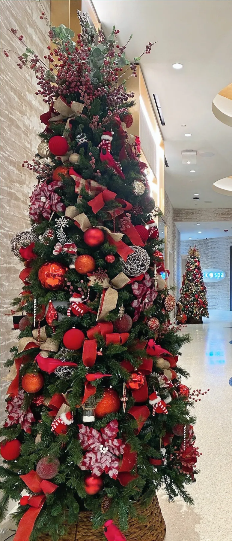 Grand Crimson & Emerald Tree | Golden Forest Events