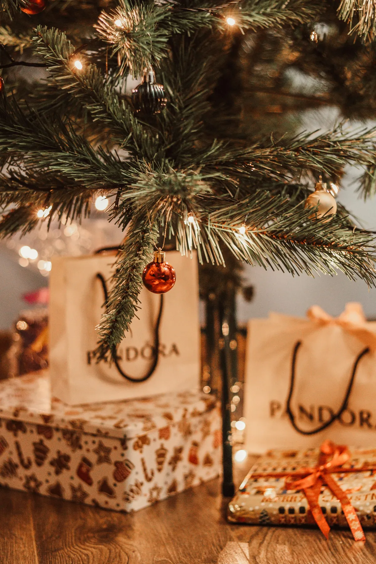 Green christmas tree with red baubles - Free Photo on Unsplash