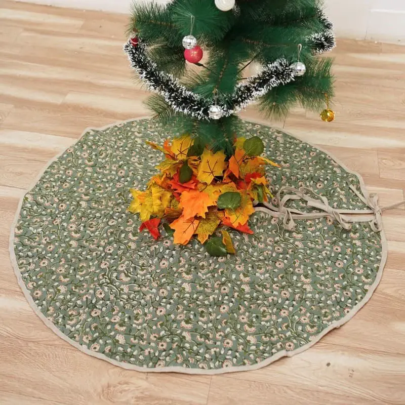 Handmade Pure Linen Christmas Treeskirts in Gray & Green Floral Print –  Fabdivine