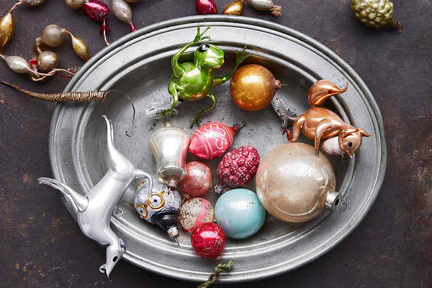 Holiday Decorations a Professional Thrift Shopper Always Buys