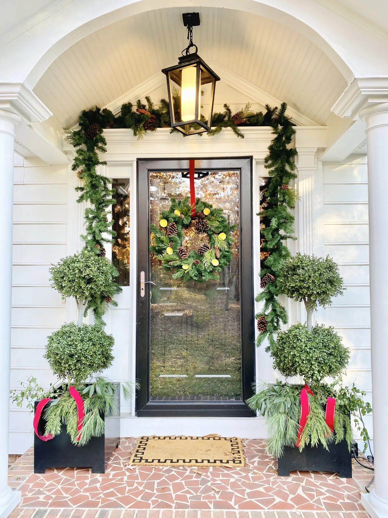 Holiday Planning: 3 Christmas Front Door Looks
