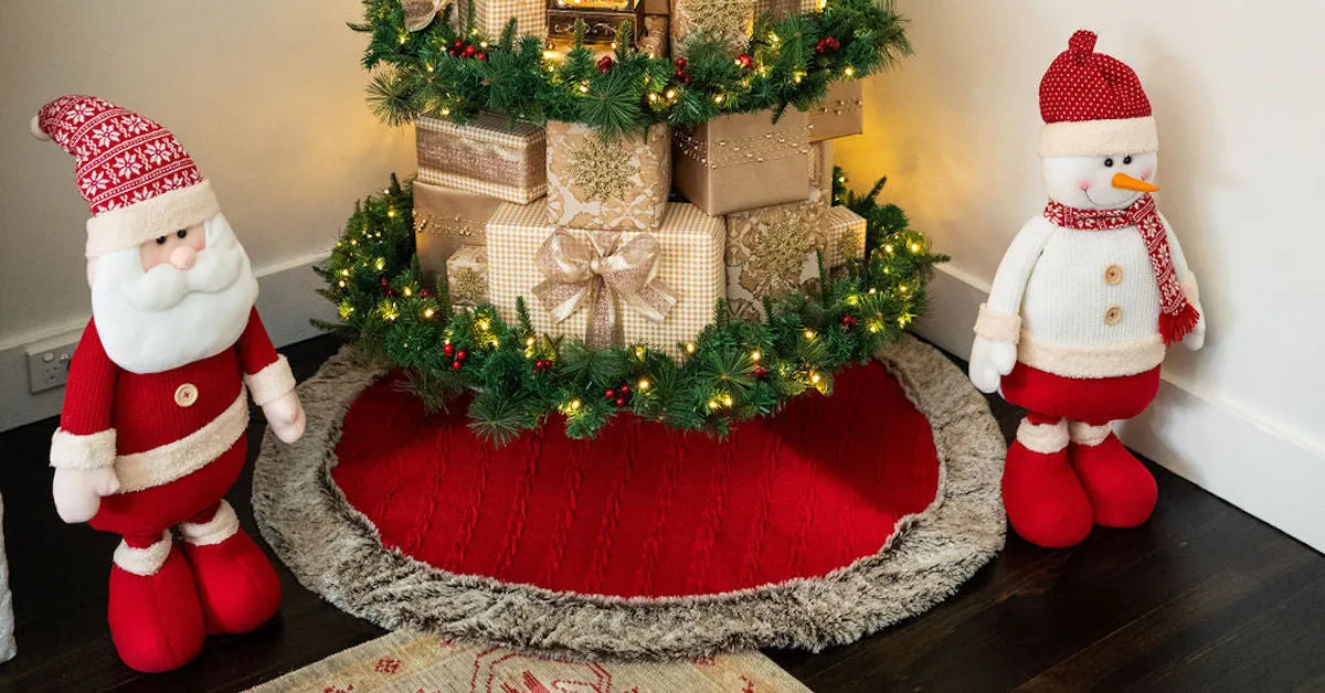 How Do You Decorate the Bottom of a Fake Christmas Tree? | Cover Up Ideas –  Holiday Celebration Trees