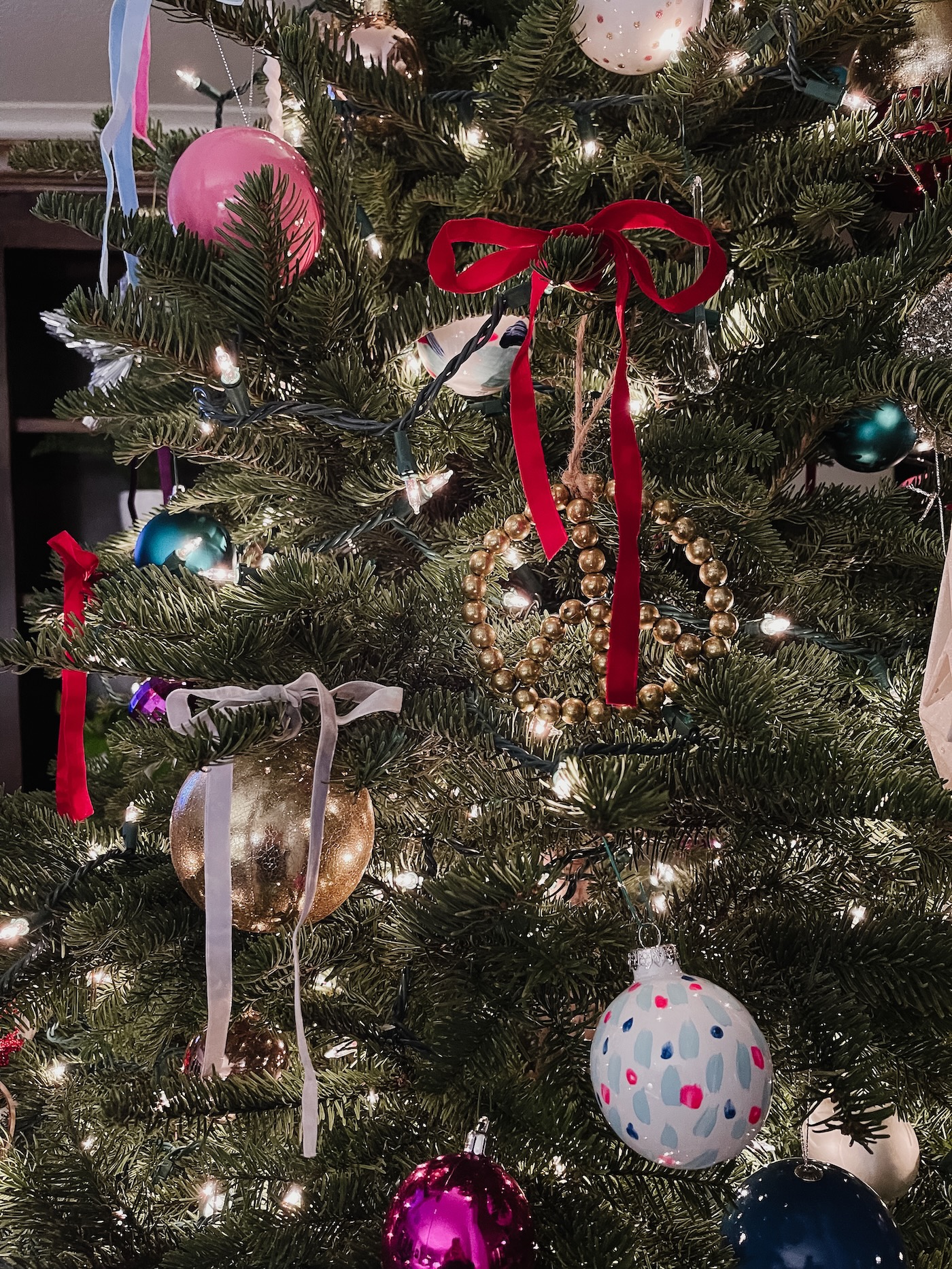 How to Add Velvet Ribbon Bows to a Christmas Tree - Life Love Larson