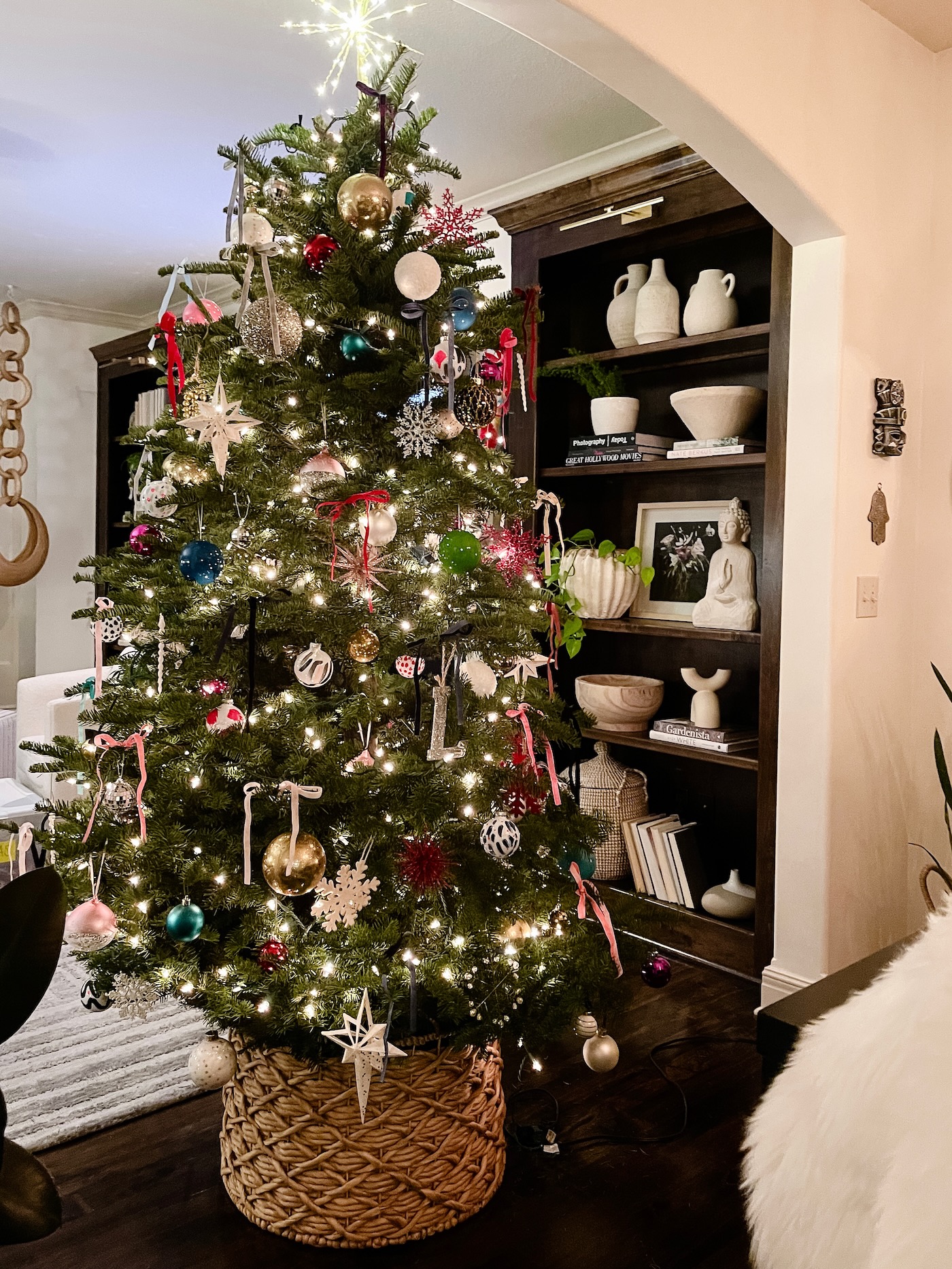 How to Add Velvet Ribbon Bows to a Christmas Tree - Life Love Larson
