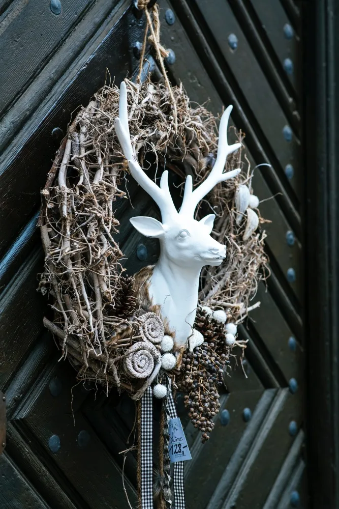 How to Create Christmas Vignettes to Cozy Up Your Home